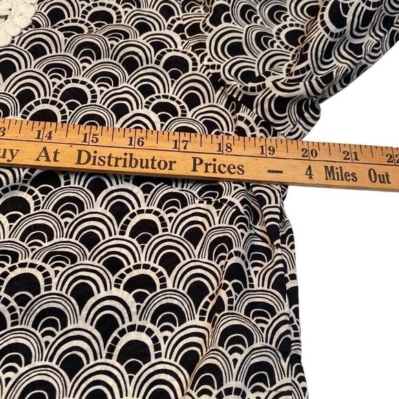 Talbots Black and White with Lace Front 3/4 Sleeves Tunic Top Women Size Medium - Picture 8 of 10